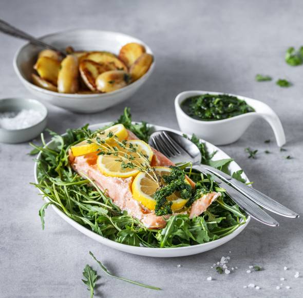 Lachs sous-vide mit Bratkartoffeln und Kräutersoße