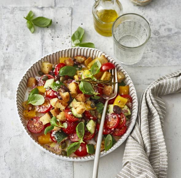Brotsalat mit Zitronendressing