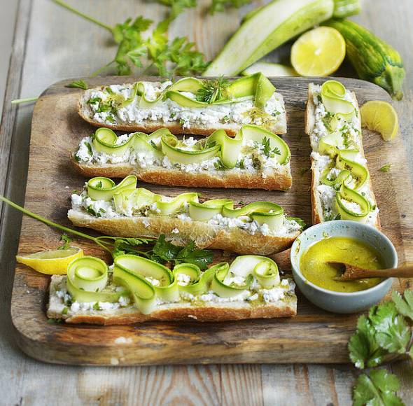 Bruschetta mit Zucchini