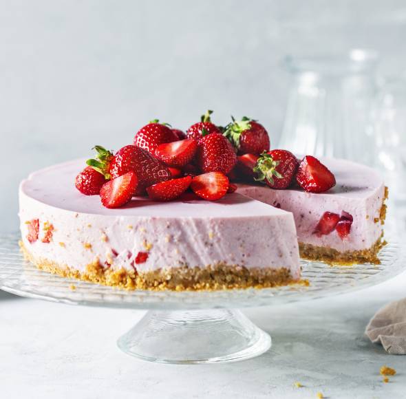 Erdbeer-Joghurttorte mit Amarettini