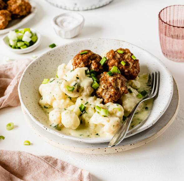 Frikadellen mit Rahm-Blumenkohl