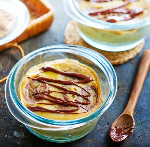 Gedämpfte Bananenküchlein mit Schokosoße