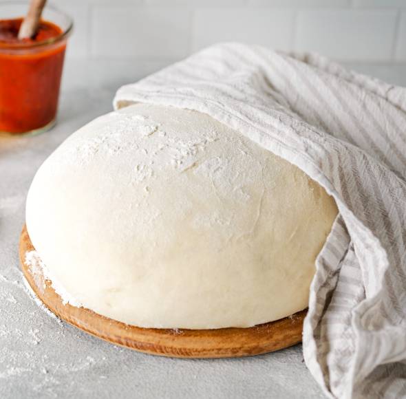 Pizzateig mit frischer Hefe