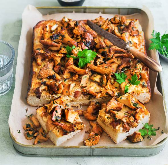 Zwiebel-Focaccia mit Pfifferlingen