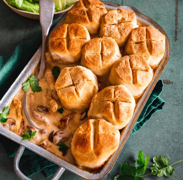 Ofen-Geschnetzeltes mit „Knack- und Back"-Brötchen