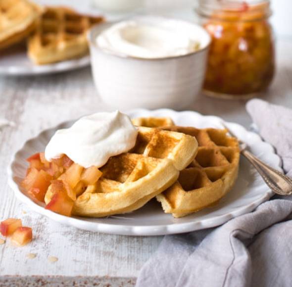 Sahnewaffeln mit Apfel-Birnen-Kompott