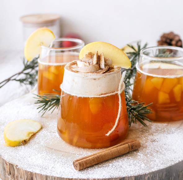 Apfelpunsch mit Zimtsahne