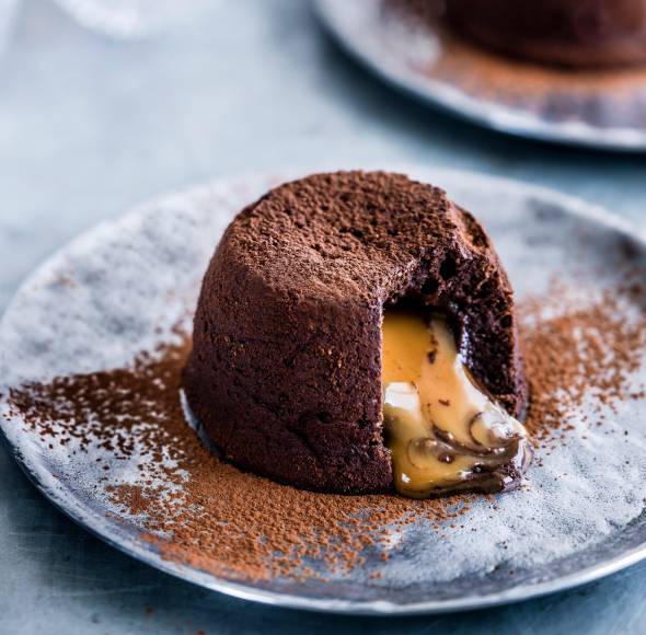 Lavacake mit flüssigem Karamellkern
