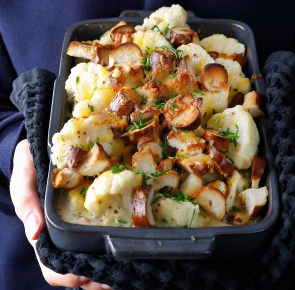 Blumenkohl-Brezel-Auflauf mit Käse-Senf-Soße