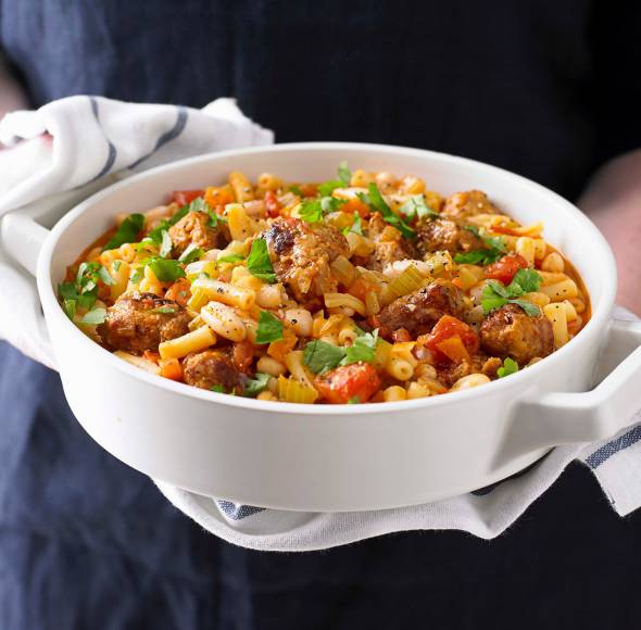 Italienischer Nudeleintopf mit Fleischbällchen