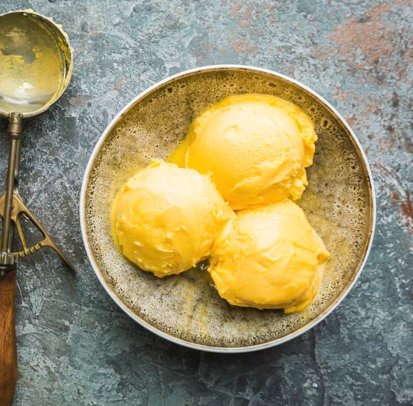 Mango-Eis mit Kokosmilch