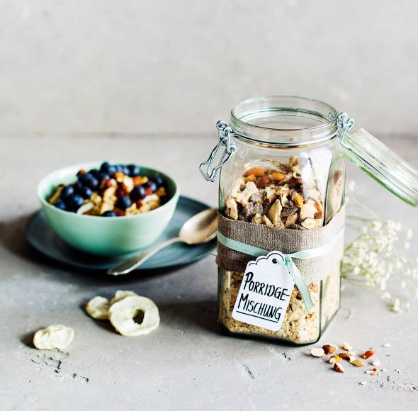 Porridge-Mischung mit Apfel und Zimt