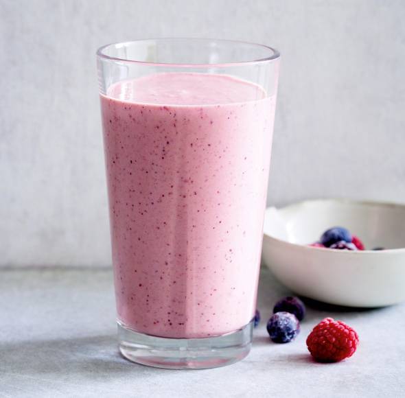 5-Minuten-Joghurt-Vanille-Drink mit Beeren