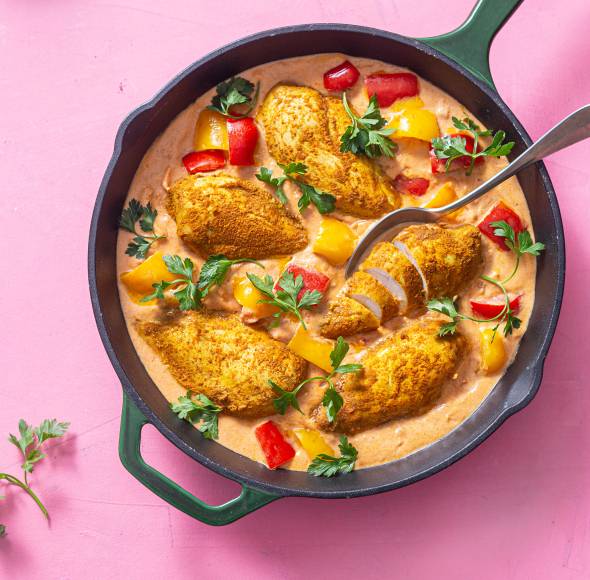 All-in-One Hähnchenbrust mit cremiger Tomaten-Paprika-Soße
