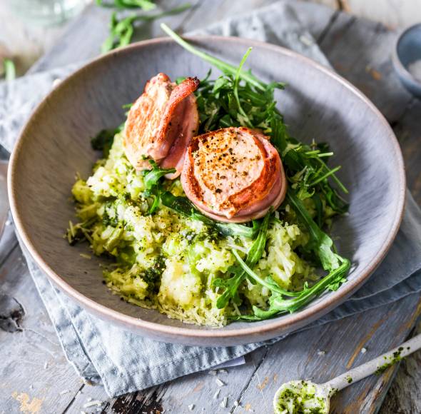 Grünes Risotto mit Schweinemedaillons