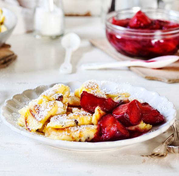 Kaiserschmarren mit Pflaumenkompott