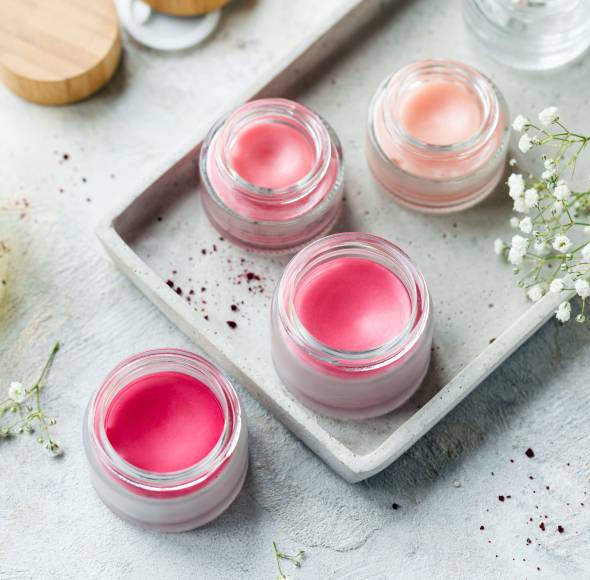 Ombre Lippenstift für schöne rosa Lippen