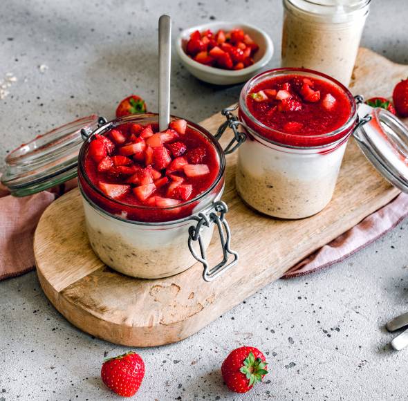 Vanille-Oats mit Erdbeersoße