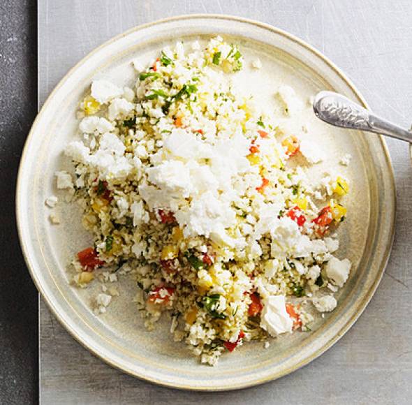 Blumenkohlreis-Salat mit Feta und Cashews