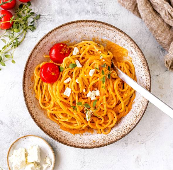 Spaghetti mit gerösteter Tomaten-Feta-Soße