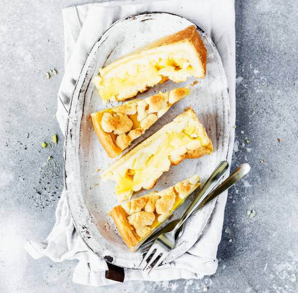 Veganer Apfelkuchen mit Pudding und Streuseln