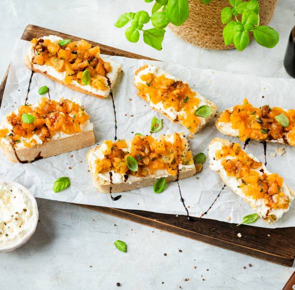 Bruschetta mit Fetacreme und Honigmelonensalsa