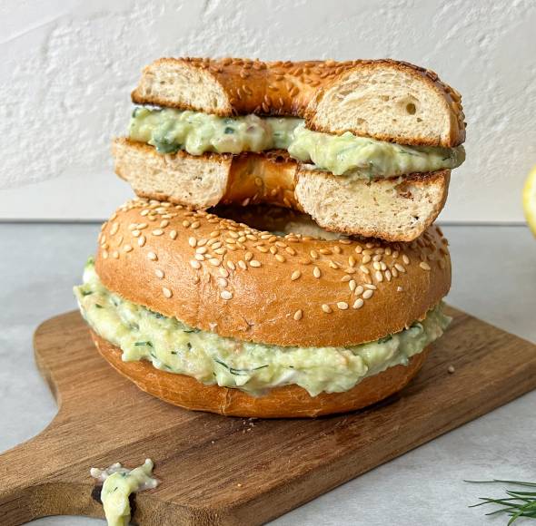 Chopped Lachs Avocado Bagel