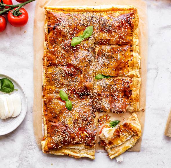 Blätterteig-Bites Tomate-Mozzarella