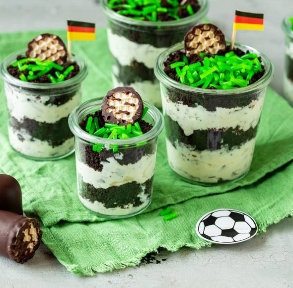 Fußball-Schaumkuss-Dessert