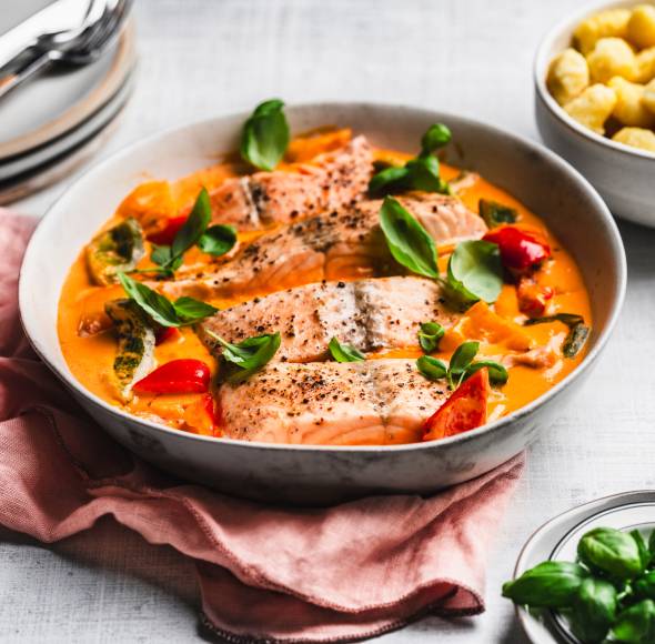 Lachs in Paprika-Rahm-Soße