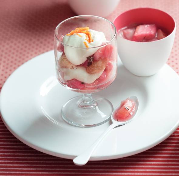 Rhabarber-Tiramisu im Glas