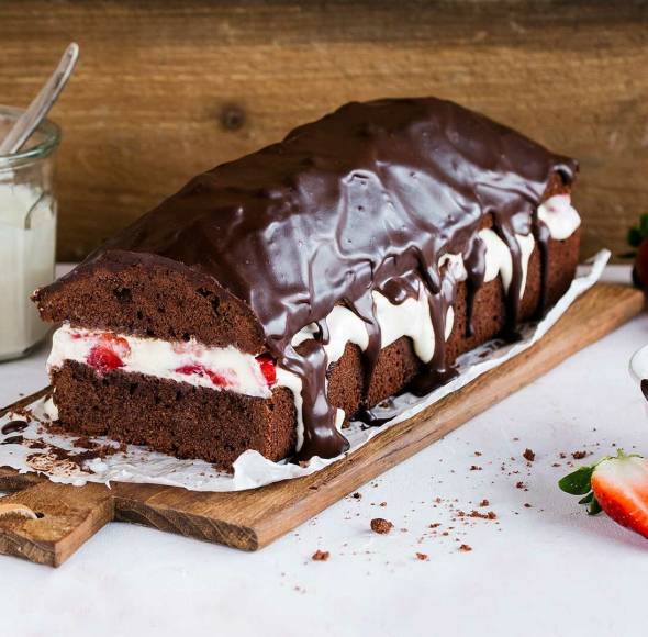 Gefüllter Schoko-Erdbeerkuchen