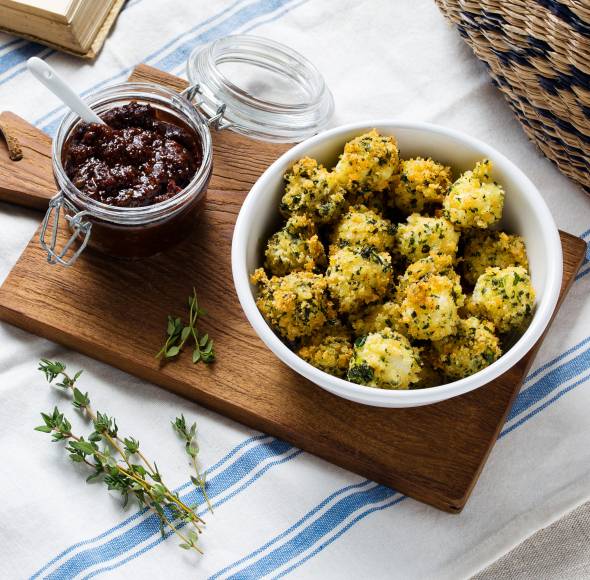 Mozzarella-Bällchen mit Tomatenchutney