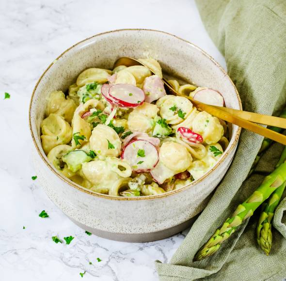 Nudelsalat mit selbst gemachter Mayo und Spargel