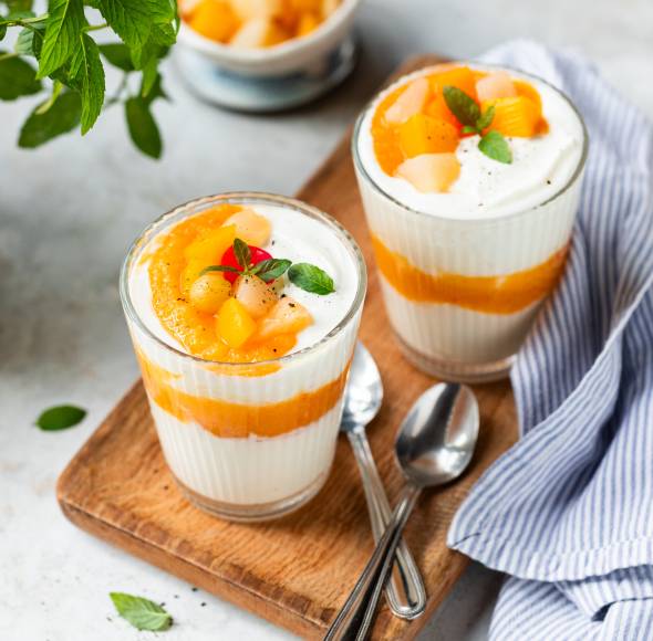 Quark mit Cocktailfrüchten