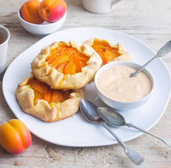 Aprikosenküchlein mit Crème fraîche