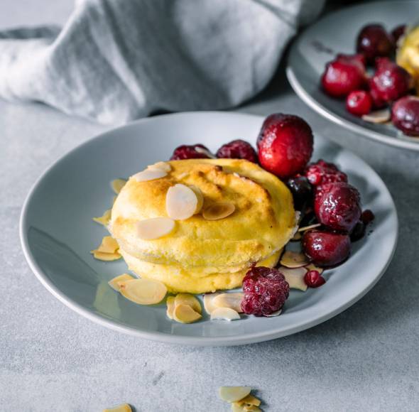 Frühstückssoufflé mit Beeren