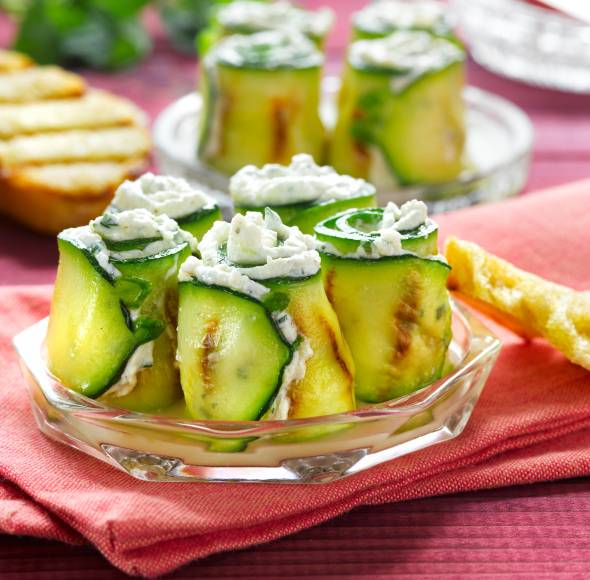 Gebratene Zucchinischeiben mit Ricottafüllung