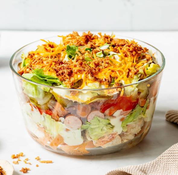 Hot-Dog-Schichtsalat