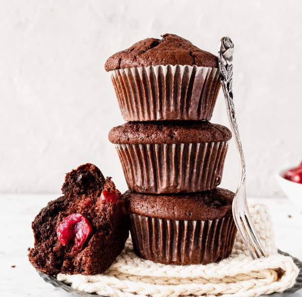 Schokomuffins mit Kirschen