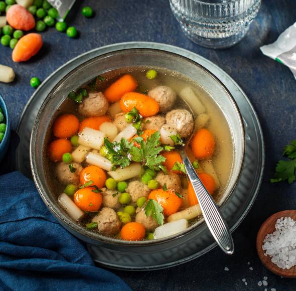 3-Zutaten-One-Pot mit Fleischklößchen