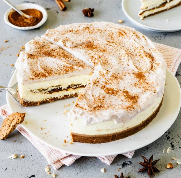 Cinnamon Roll Cheesecake