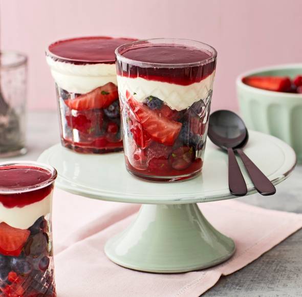 Marinierte Beeren mit Schmand-Sahne