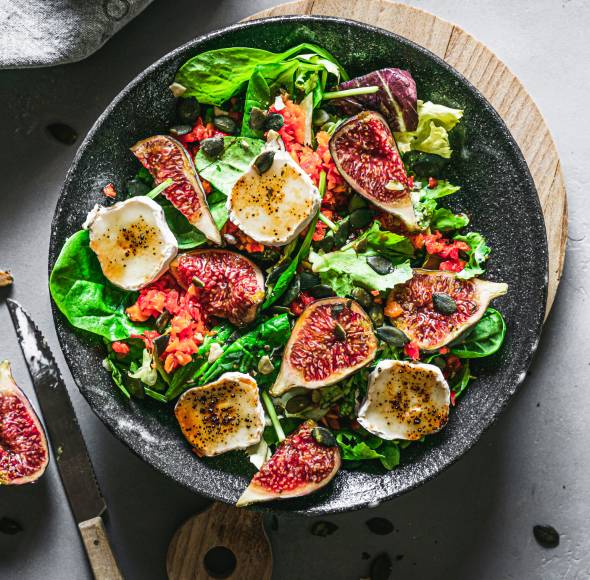 Salat mit Feigen und Ziegenkäse
