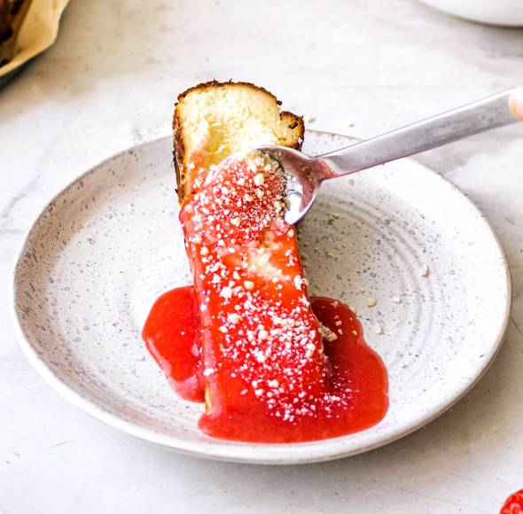 San Se­bas­tián Cheesecake "Spaghetti-Eis Style"