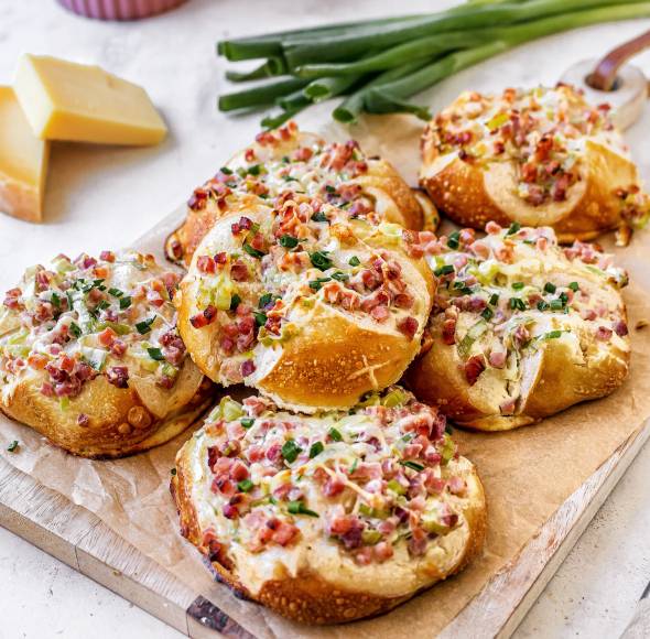 Flammkuchen-Laugenbrötchen