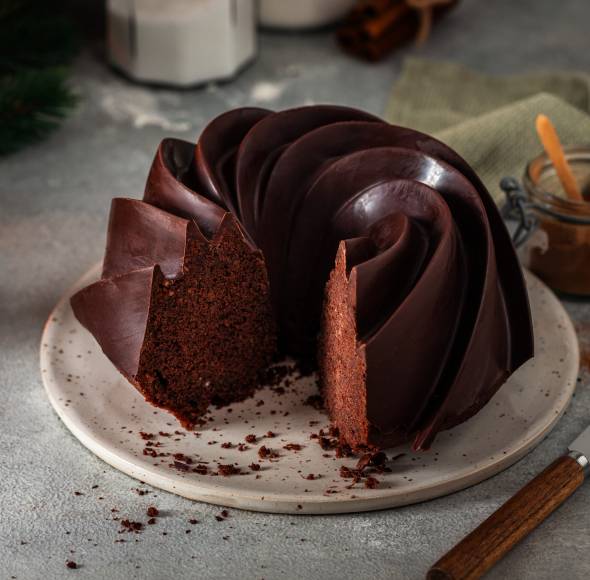 Lebkuchen-Gugelhupf mit Schokoglasur
