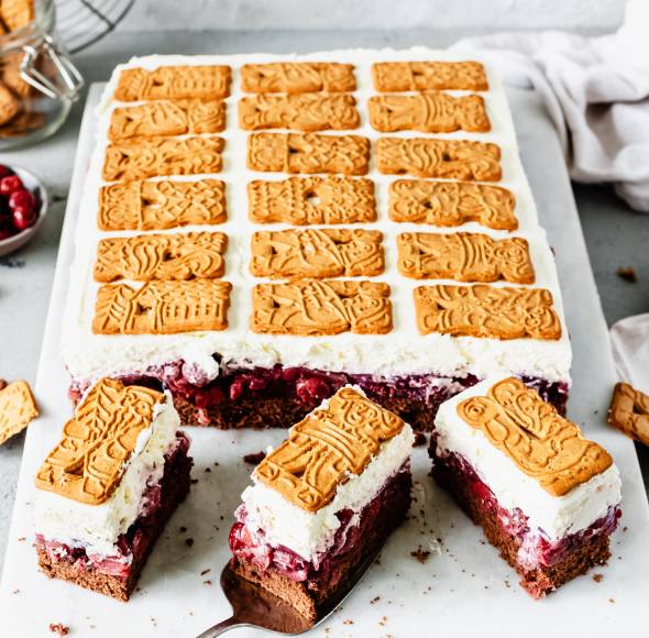 Spekulatiuskeks-Schokokuchen mit Kirschen