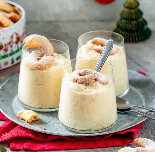 Weißes Vanillekipferl-Creme Dessert