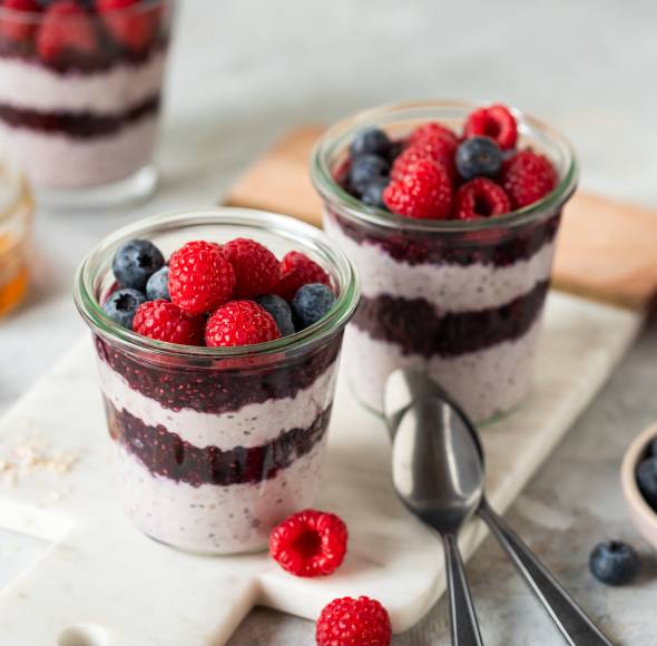 Overnight Oats mit Heidelbeer Cassis Joghurt